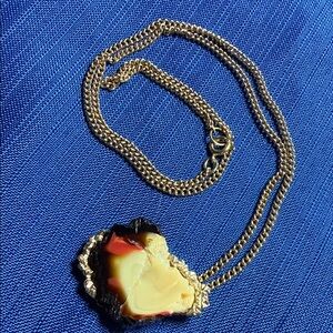 Sarah Coventry Elegant Gold and Cream Pendant Necklace